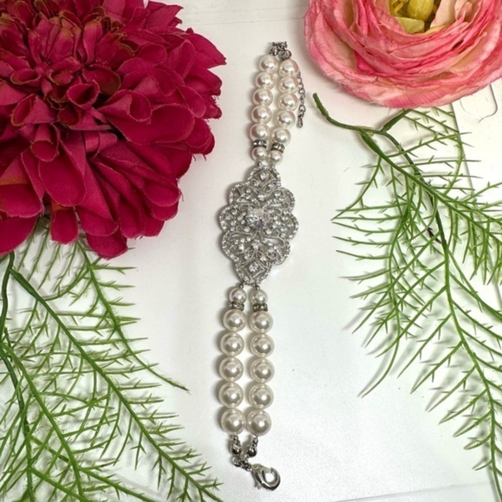 NEW⚜️Elegant Glass Pearl & Crystal Beaded Bracelet